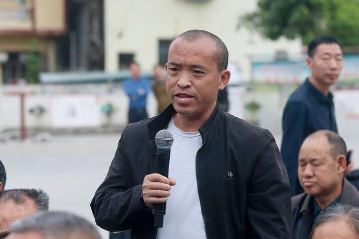 五里镇胡家坝村村民邬小青提问.jpg